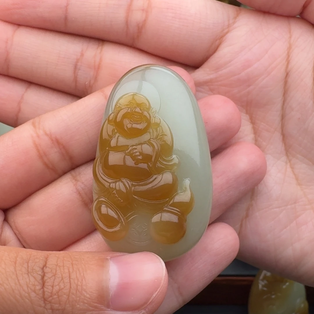 少***钧颈饰未镶嵌和田玉