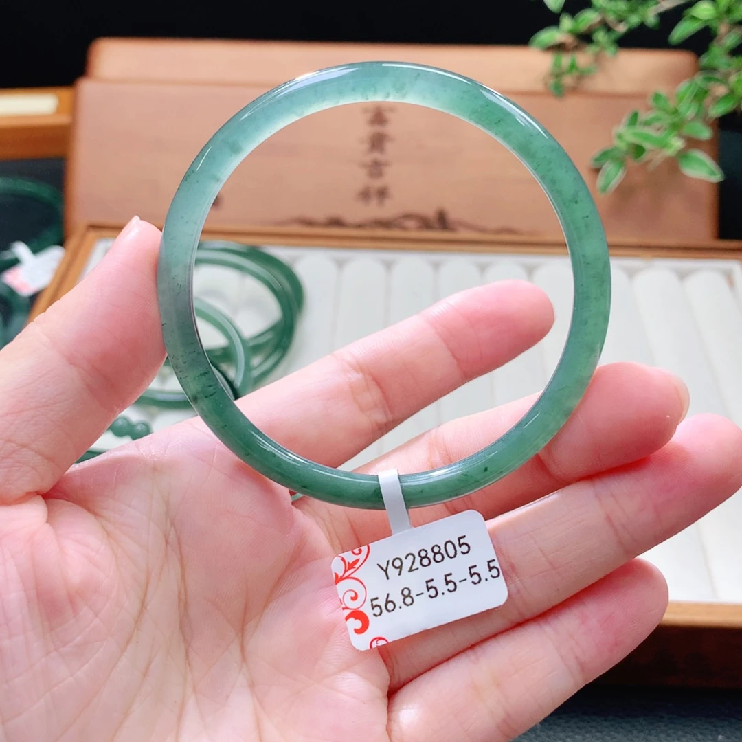 翡翠未镶嵌手镯（圆镯）