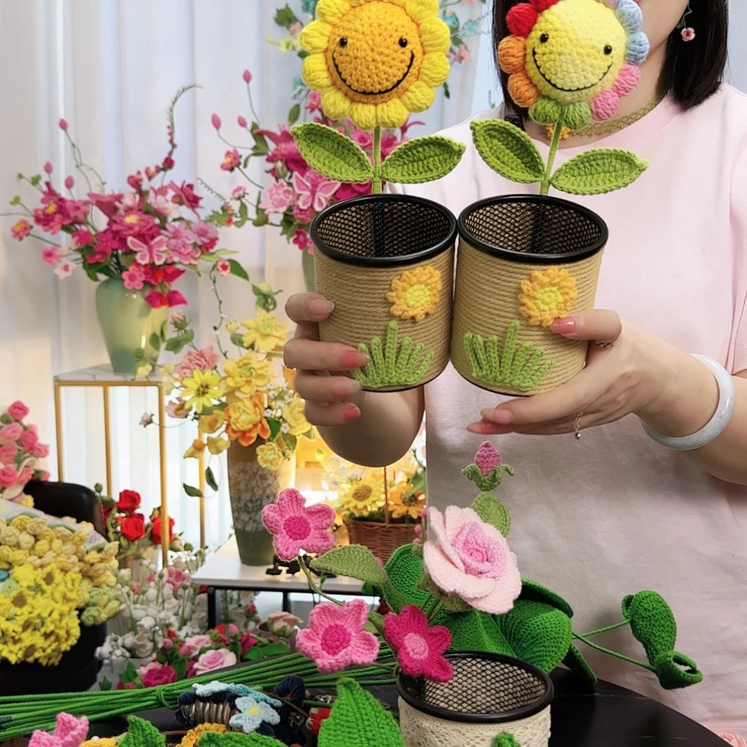 莱赛尔纤维棉手工钩织向日葵笔筒