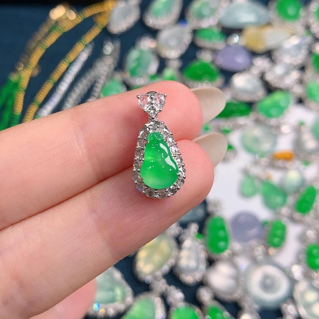 颈饰18K金镶嵌翡翠冰飘金丝翠葫芦 48小时鉴赏期