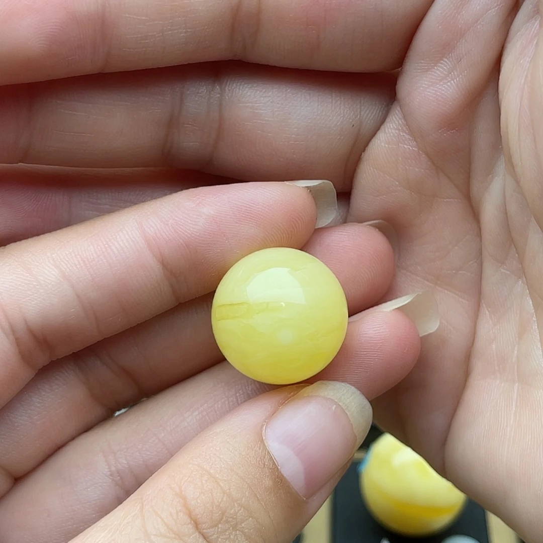 裸石琥珀未镶嵌早****?蜜蜡圆珠梦