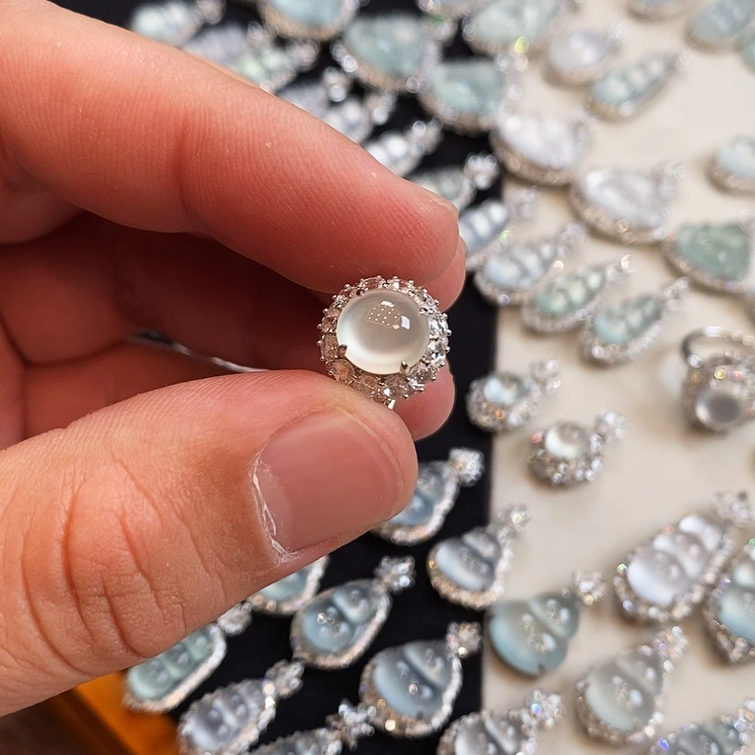 翡翠18K金镶嵌颈饰王*又戒指