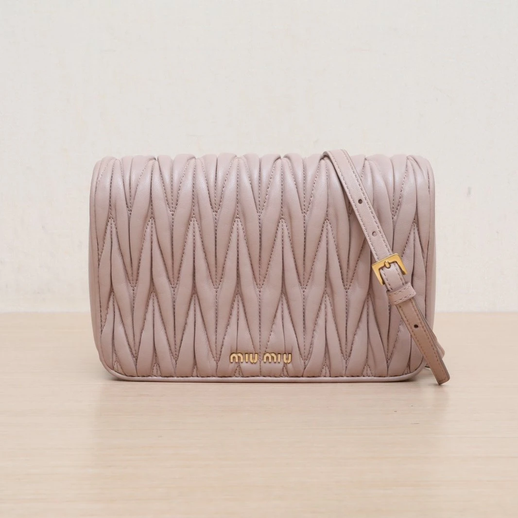 95新 MIU MIU/缪缪 【娇活动】皮革S 金扣 褶皱 单肩包 785242