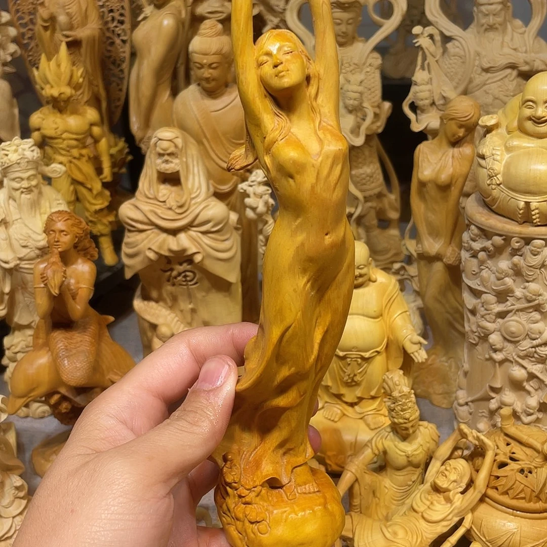 黄杨木小微瑕举手美女