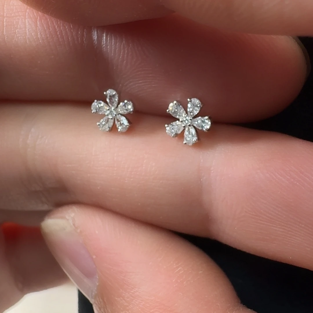 耳饰18K金镶嵌钻石用****8一对直针含堵