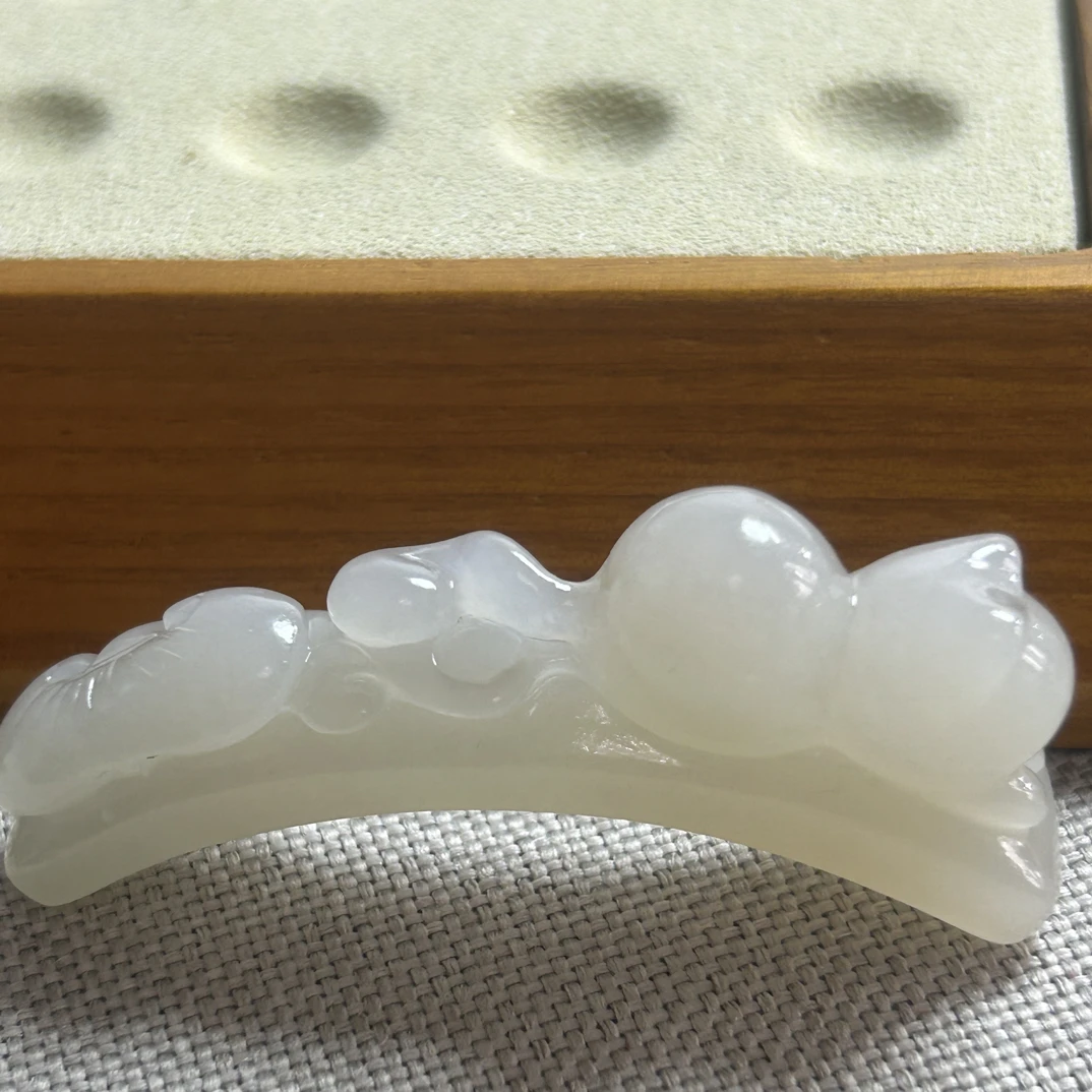 天然和田玉藕粉招财猫手牌，纯手工，做工精细，油性十足，所见即所得