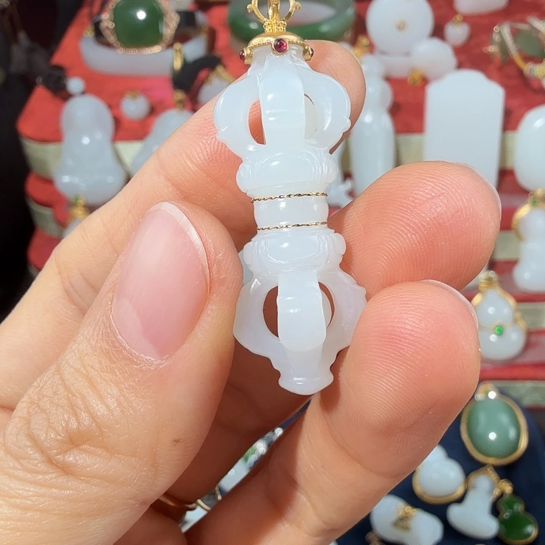 和田玉18K金镶嵌颈饰