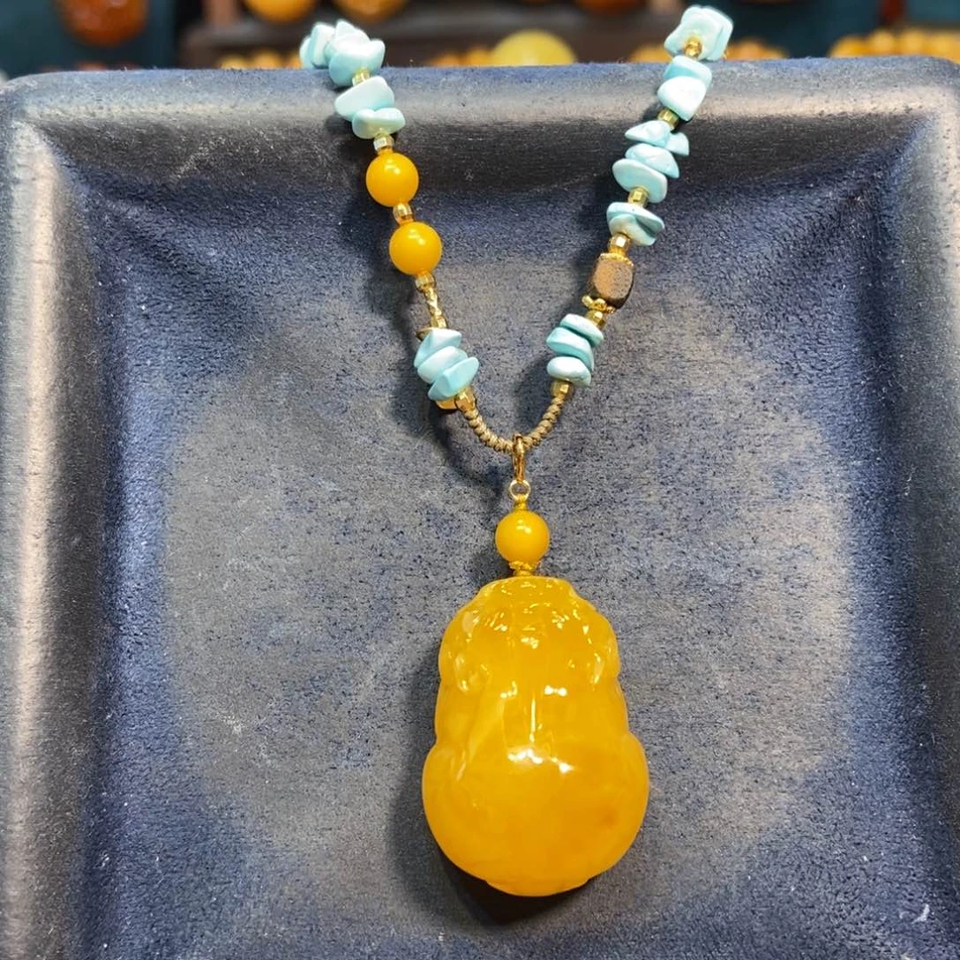 琥珀未镶嵌颈饰蜜蜡