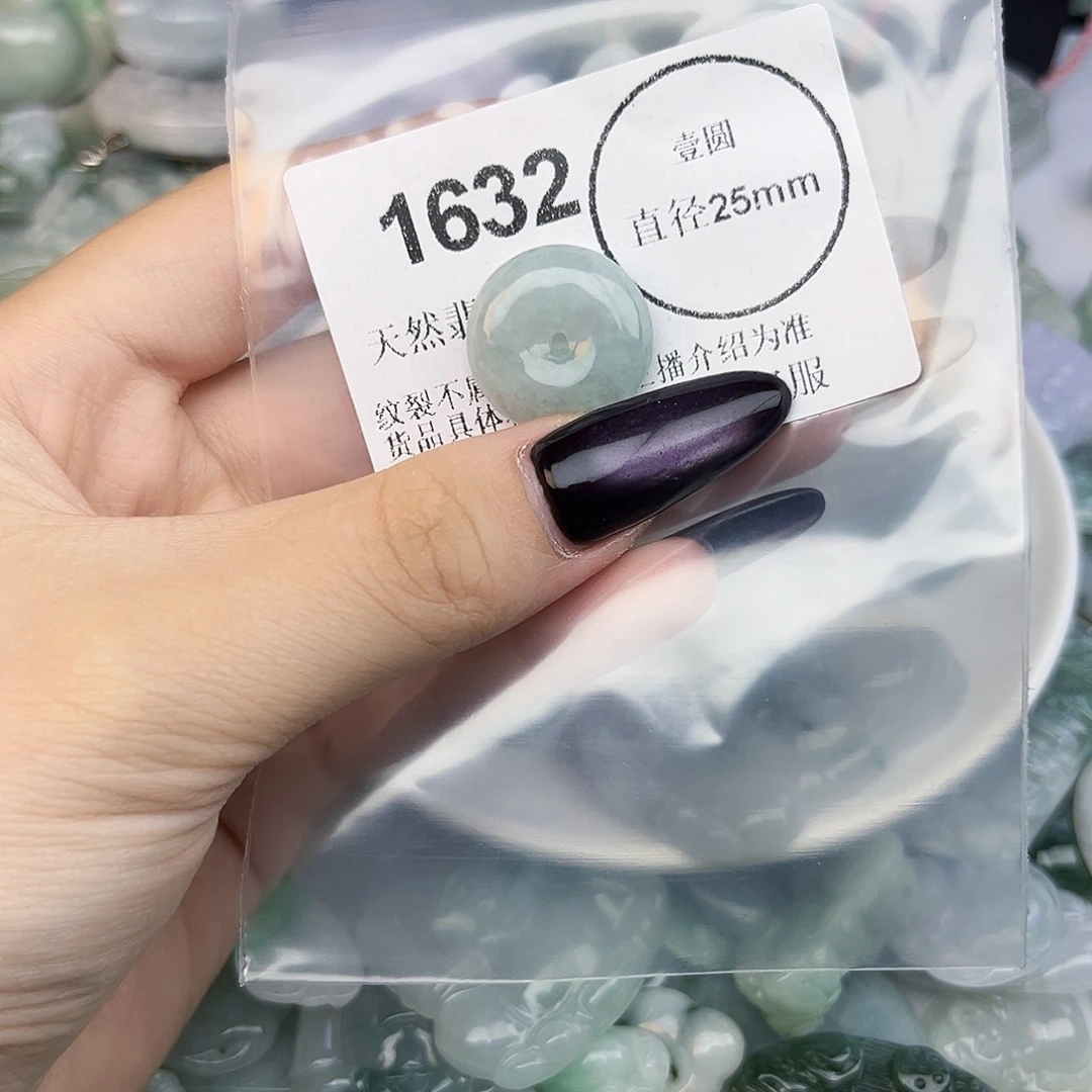 肆***⁷吊坠(不含链)未镶嵌翡翠