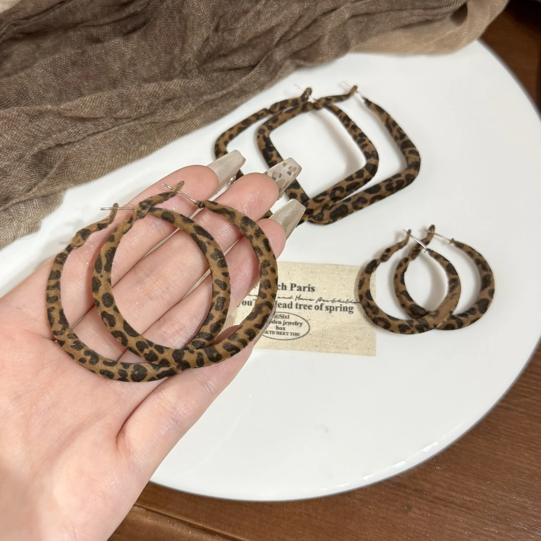 铜合金绒毛耳饰 复古植绒豹纹耳环女几何气质高级感耳钉