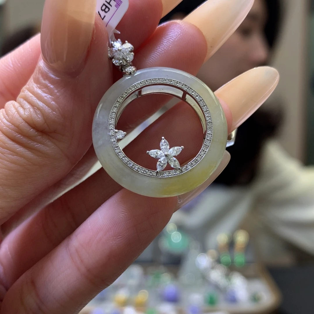 颈饰18K金镶嵌翡翠