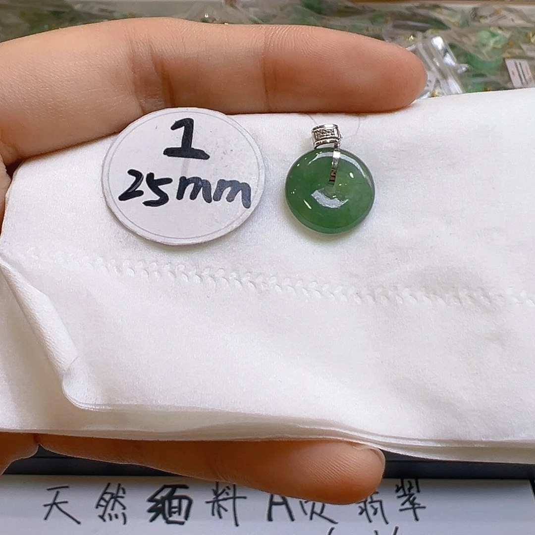 翡翠颈饰18K金镶嵌翡翠