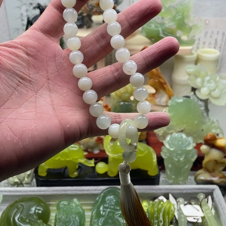 蛇纹石玉未镶嵌四大名玉手持