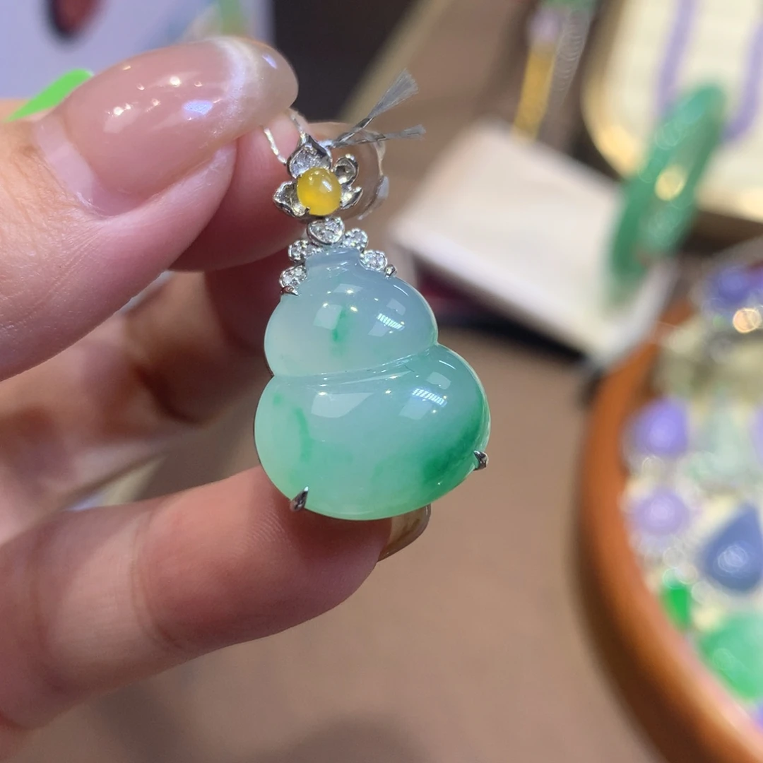翡翠18K金镶嵌颈饰
