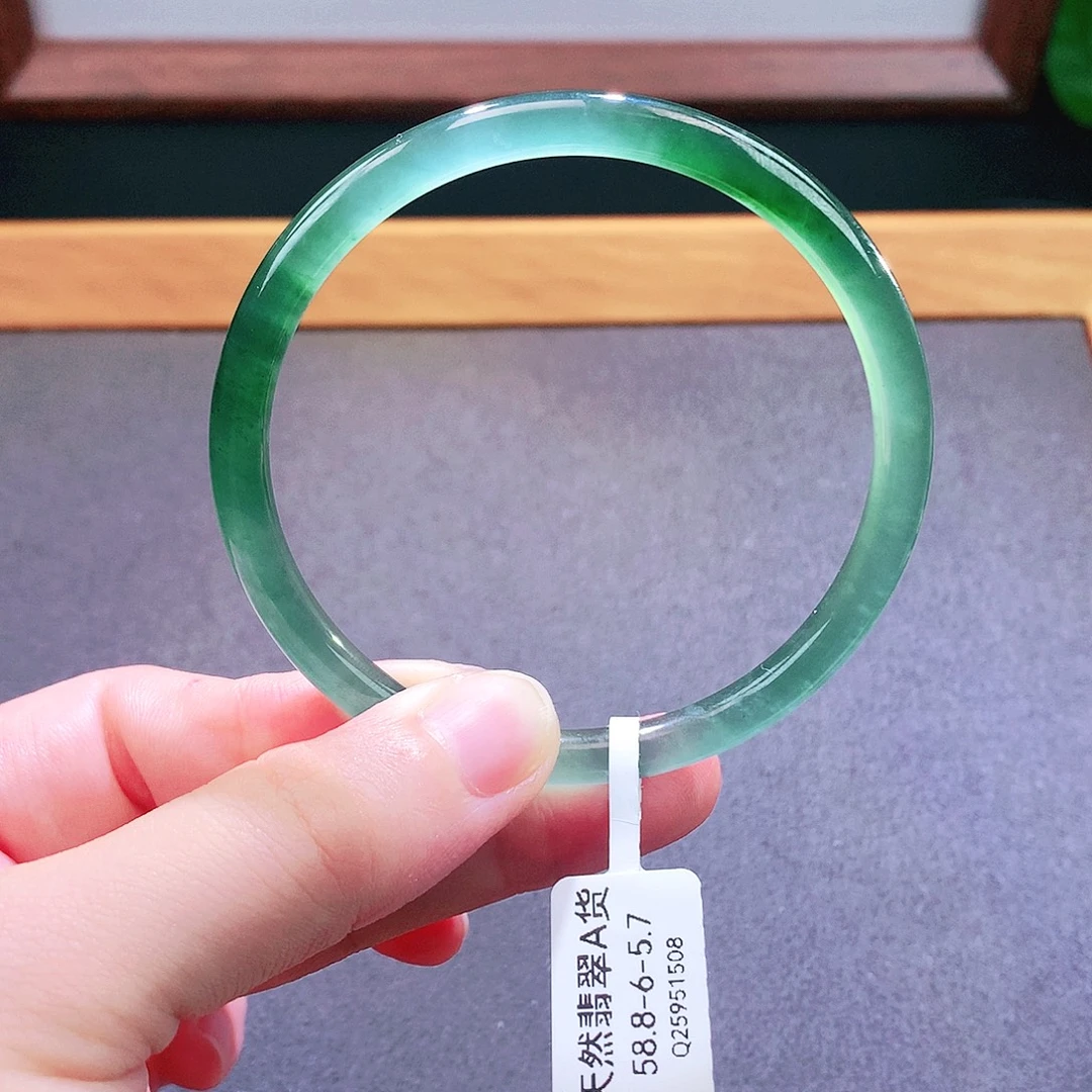 未镶嵌手镯翡翠天然翡翠
