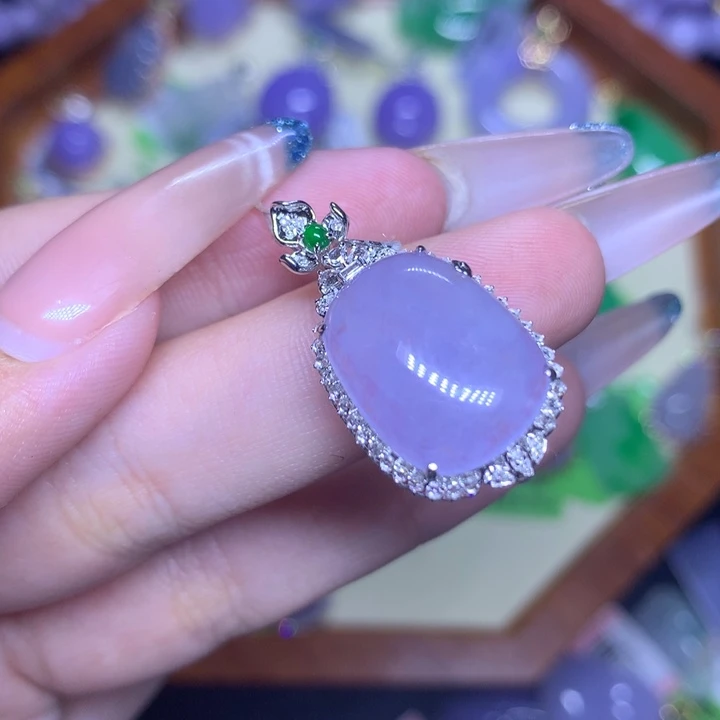 颈饰18K金镶嵌翡翠天然