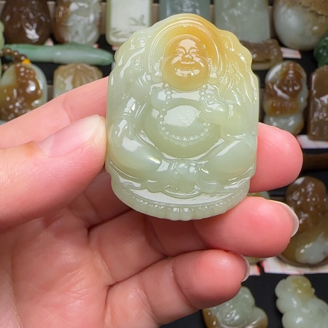 顾***惜和田玉未镶嵌颈饰