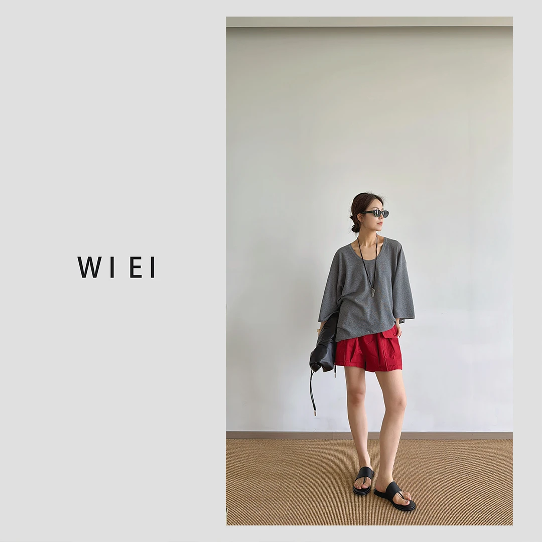 《WI EI》绵绵冰*深U领微透卷边宽松针织中袖上衣W25209016