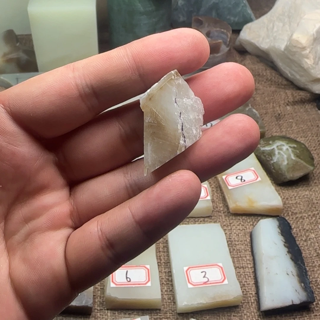 和田玉（糖玉）未镶嵌珠宝奇石