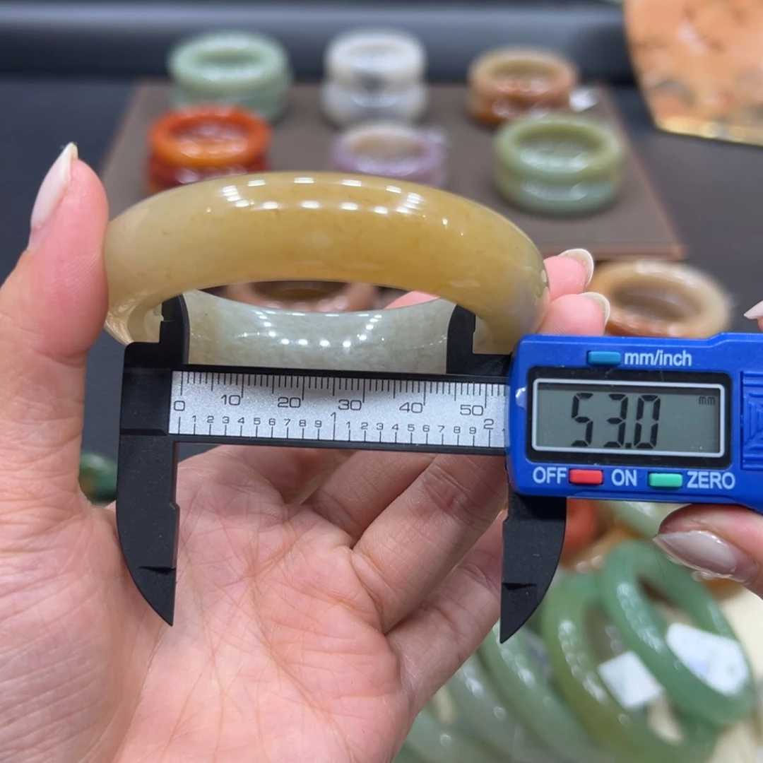 石英质玉未镶嵌手镯