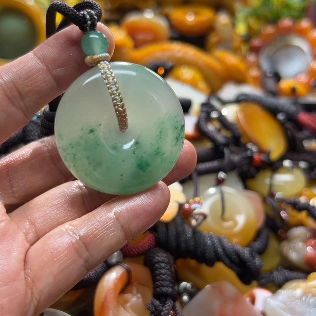 石英质玉未镶嵌颈饰