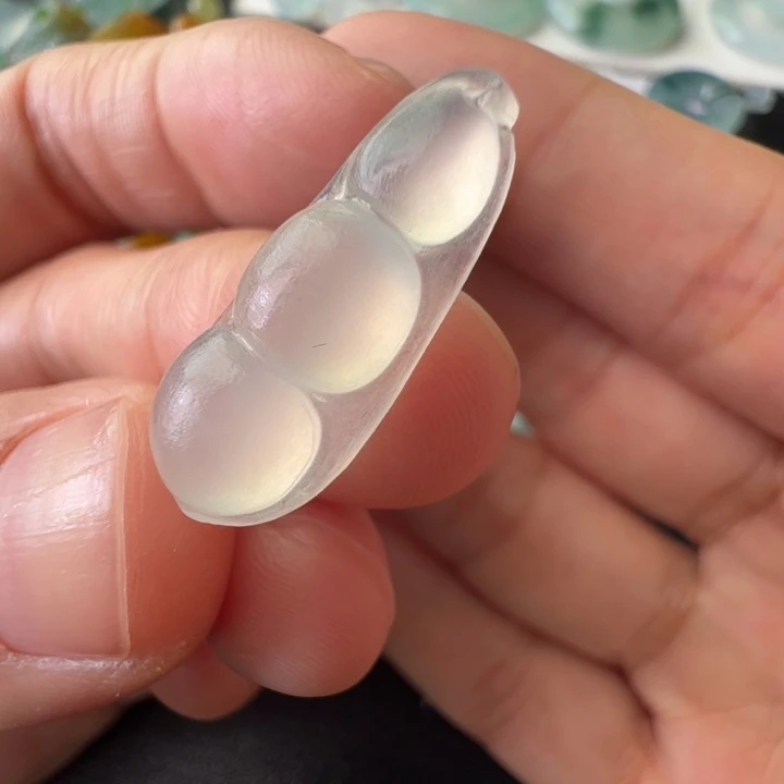 定制翡翠未镶嵌冰豆
