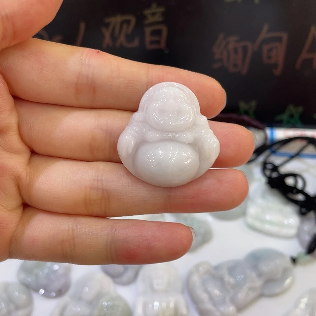 翡翠未镶嵌颈饰佛公