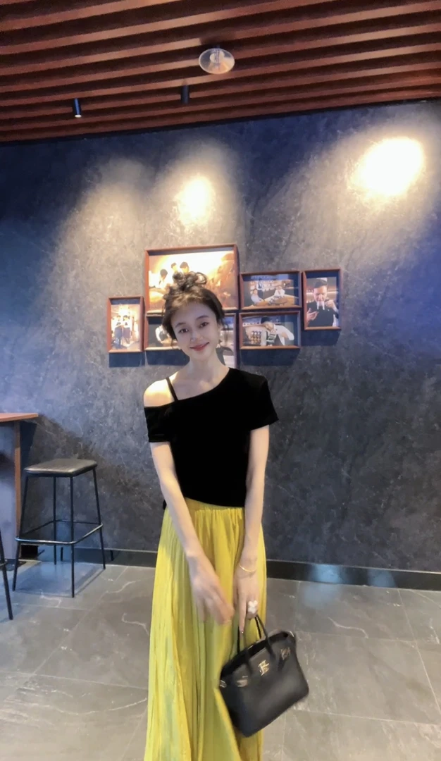 千金风夏季网纱植绒丝绒露肩吊带气质修身显瘦上衣女