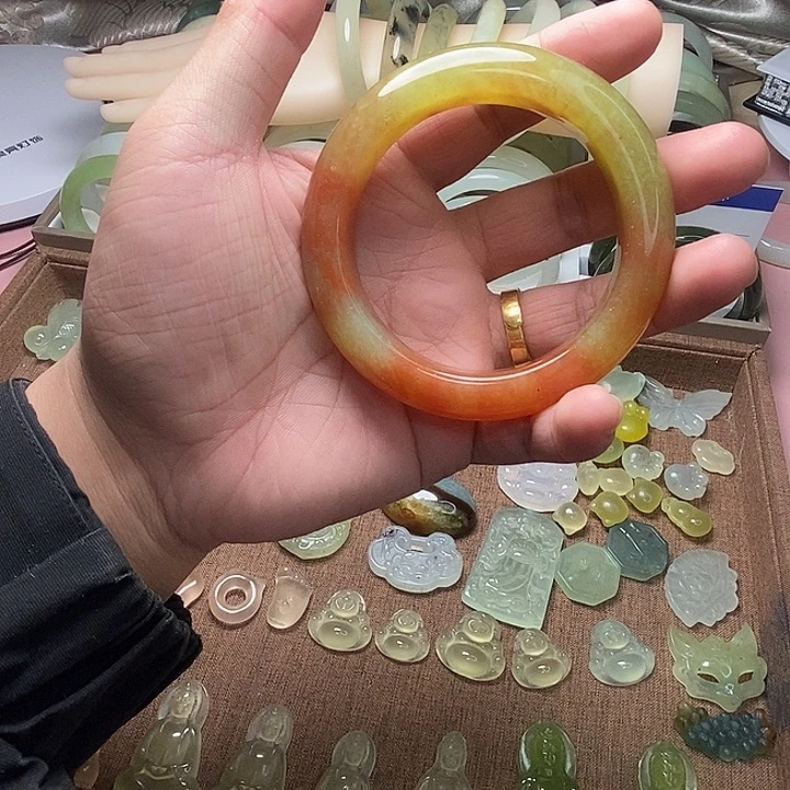 蛇纹石玉未镶嵌手镯