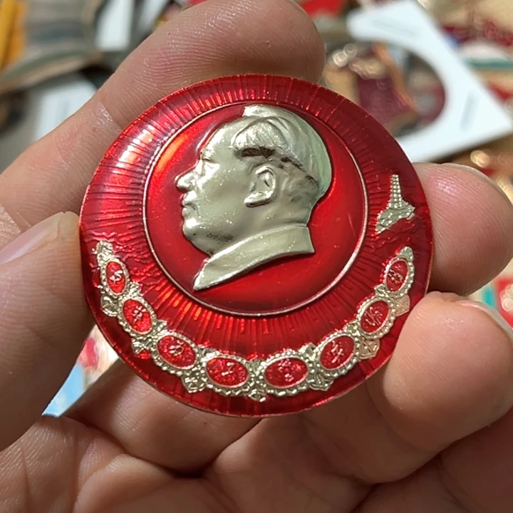 摸***尉其他普通金属普通纪念章一枚