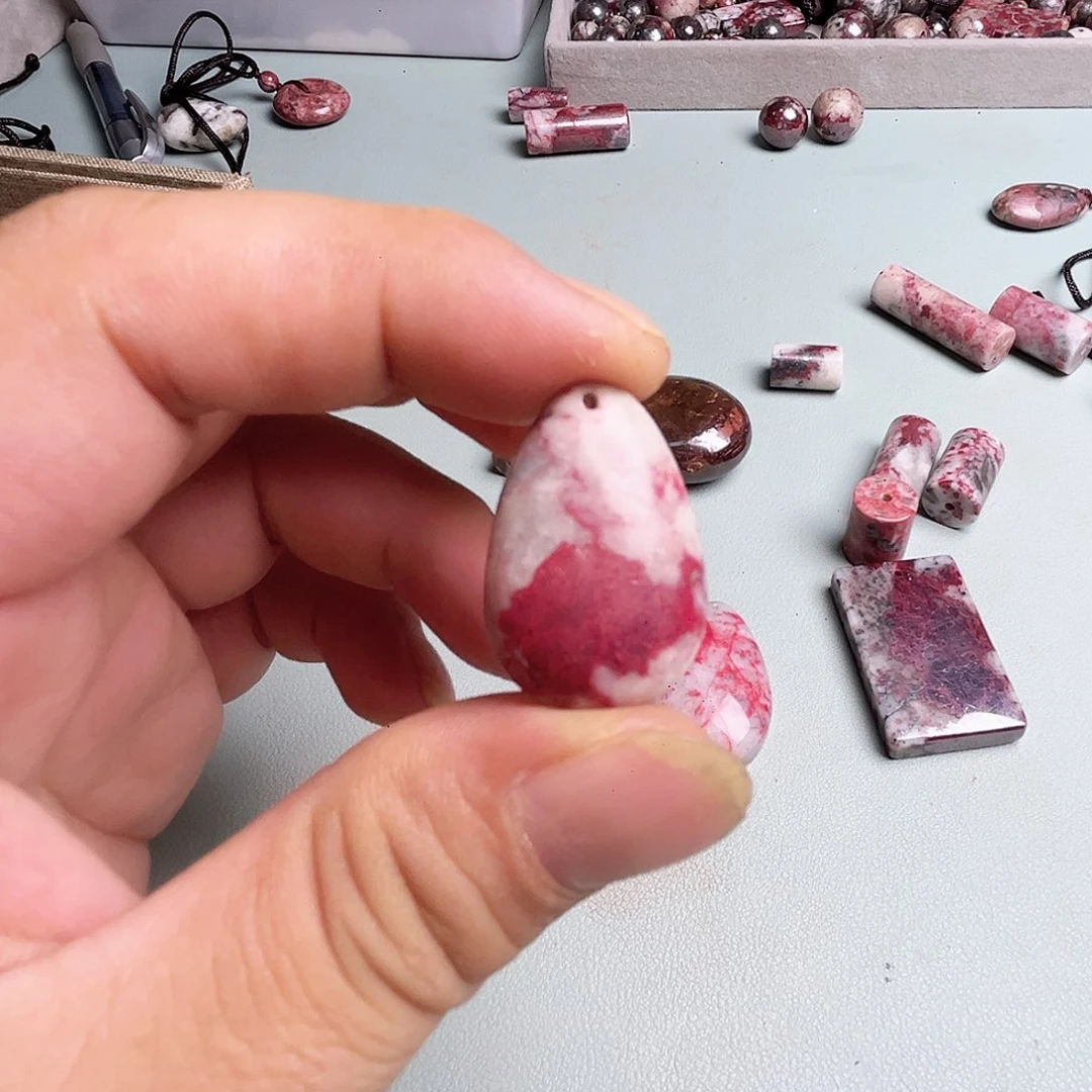 天然朱砂辰石吊坠