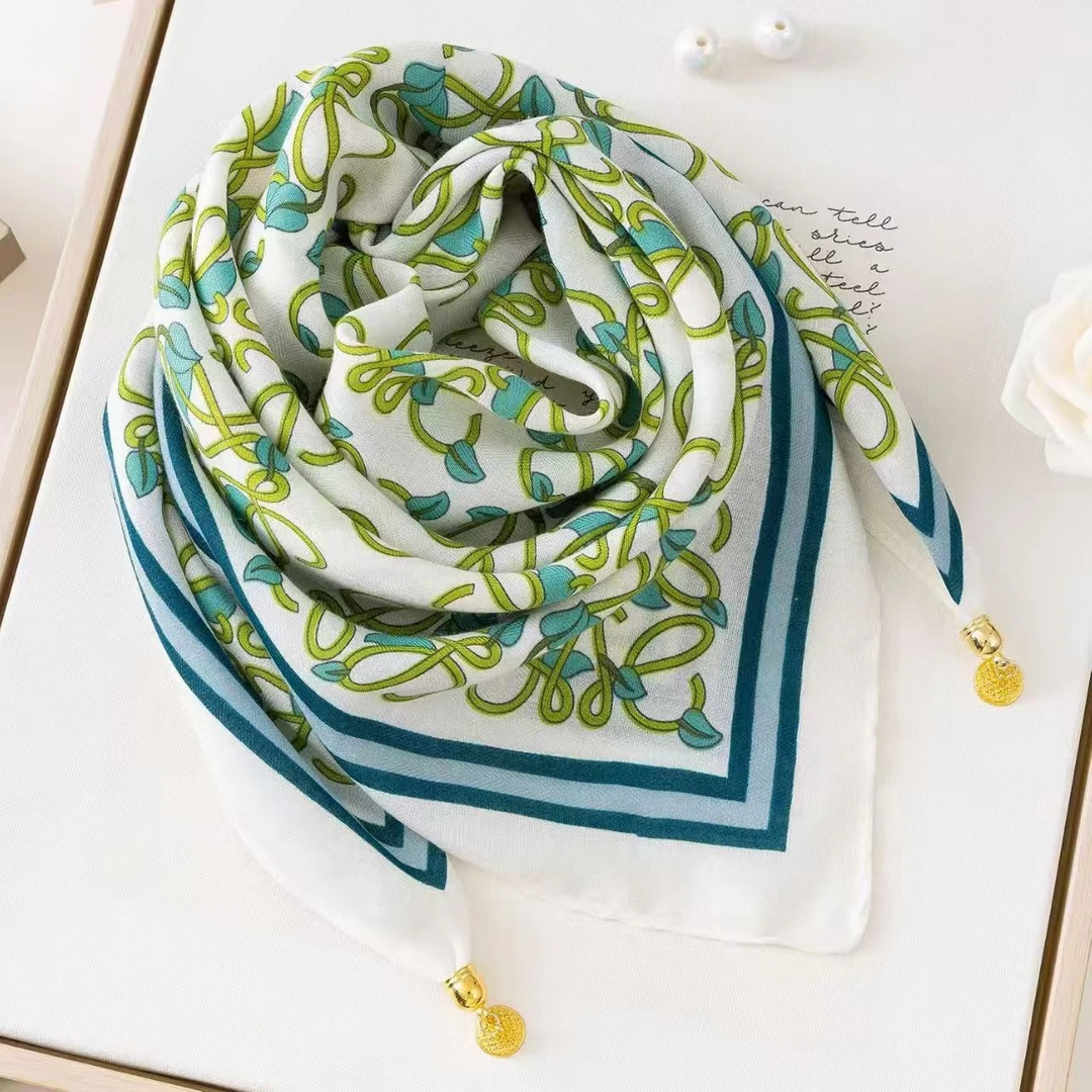 春秋洋气方巾磁吸扣围巾女洋气小众围脖气质百搭防风时尚