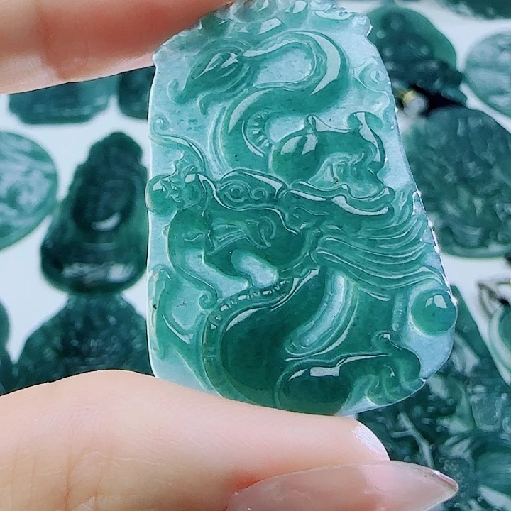 翡翠未镶嵌颈饰多样性发货天然的A货翡翠
