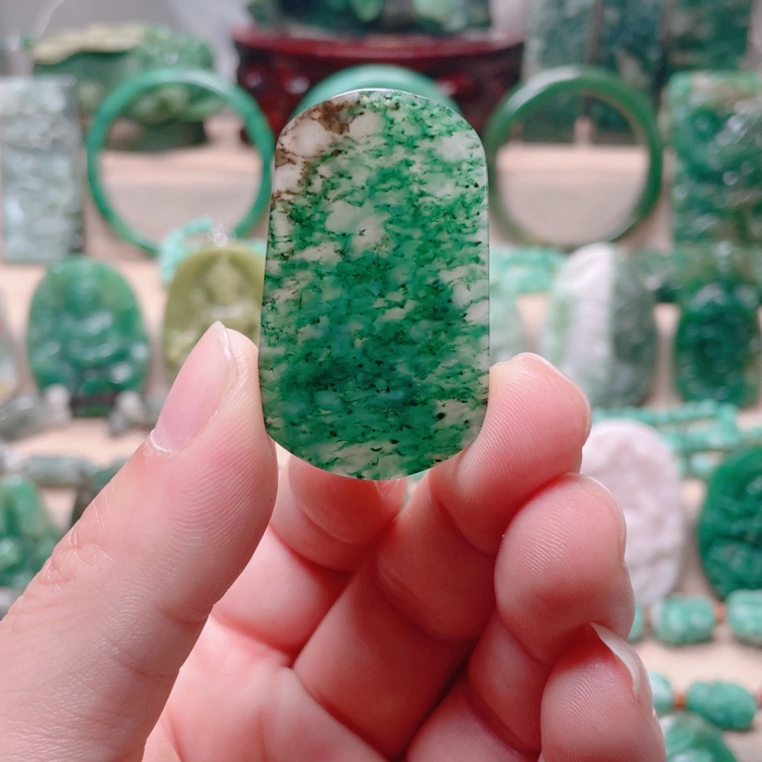 独山玉未镶嵌颈饰