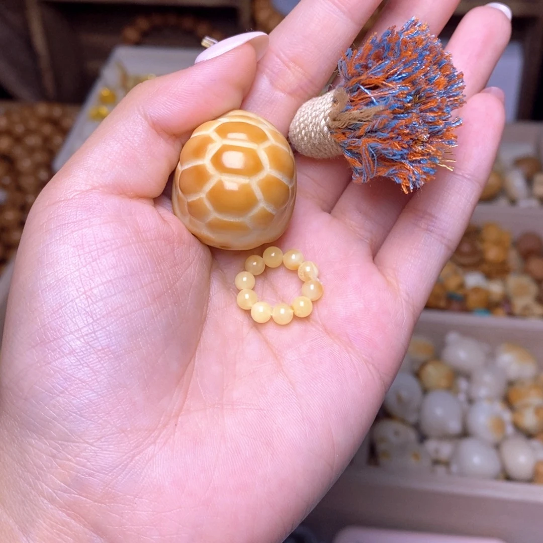猴头核桃吊坠大富甲，蜜卡，咖小流苏
