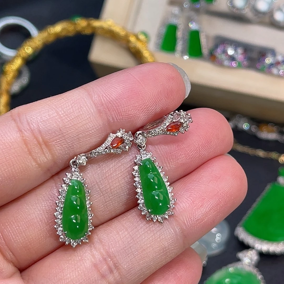 翡翠18K金镶嵌耳饰阳绿福豆