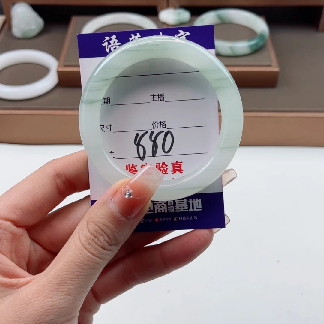 石英质玉手镯未镶嵌伊*心