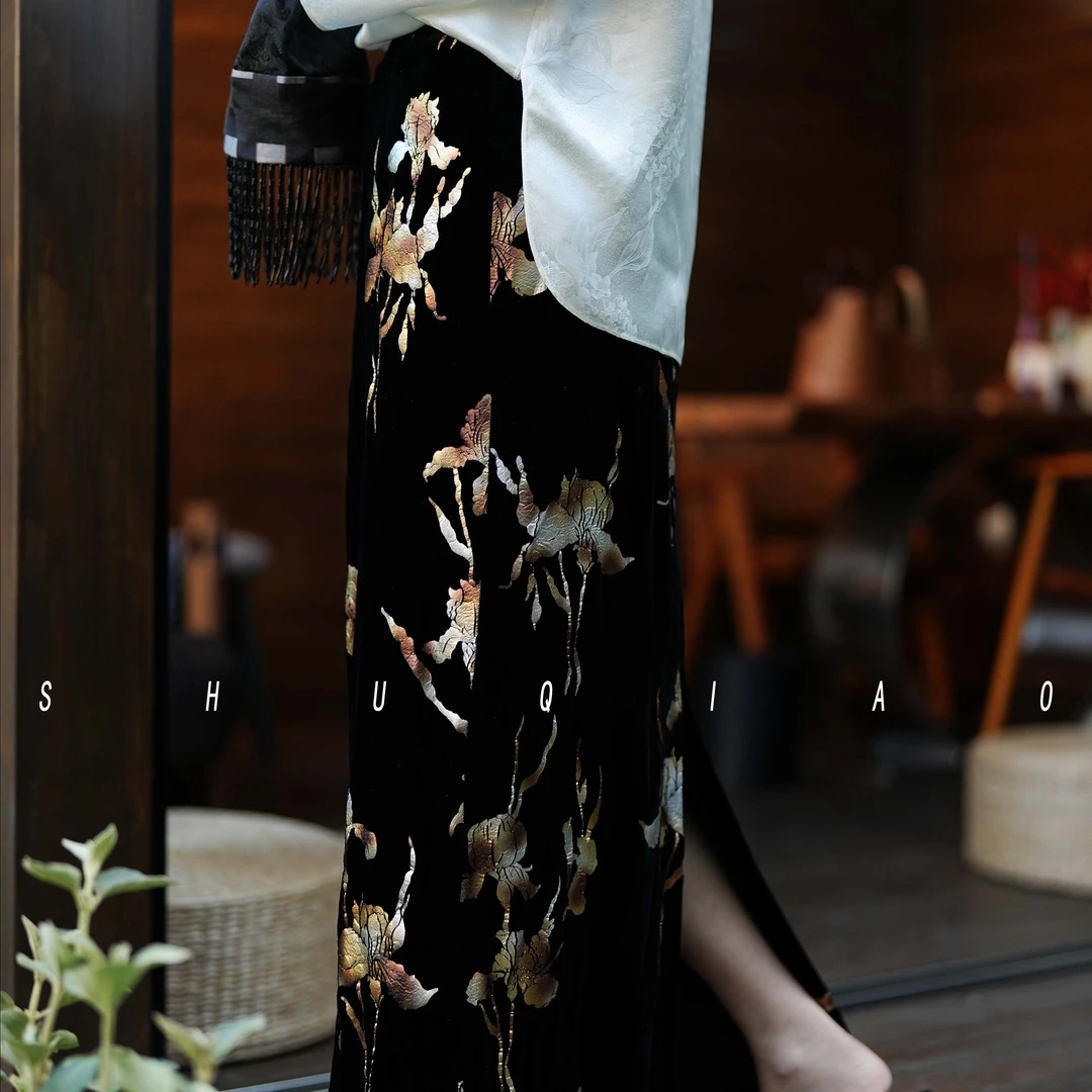 蜀俏【盛】轻奢丝绒半身裙女2025春季新品小众烫金玫瑰开叉裙半裙