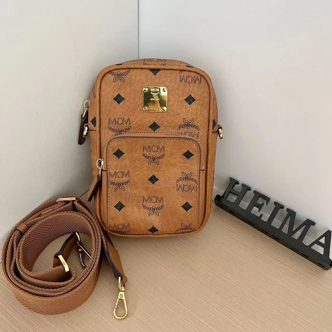 95新 MCM 11736151 MCM竖版相机包 11*19*6