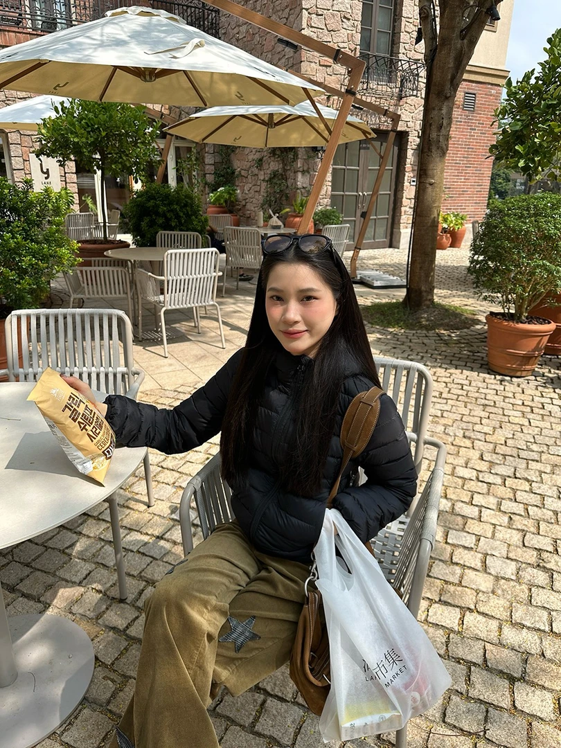 ONEXH·2025冬季新款新国标90白鸭绒轻盈款连帽羽绒服泡芙面包服女