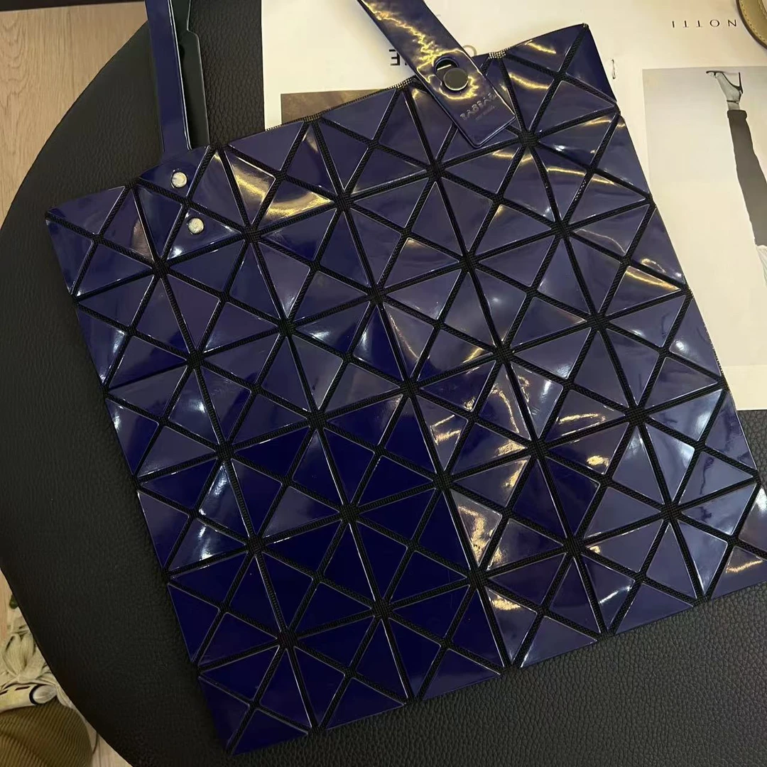 95新 Issey Miyake/三宅一生 大麦中古/三宅一生深蓝色七格托特包