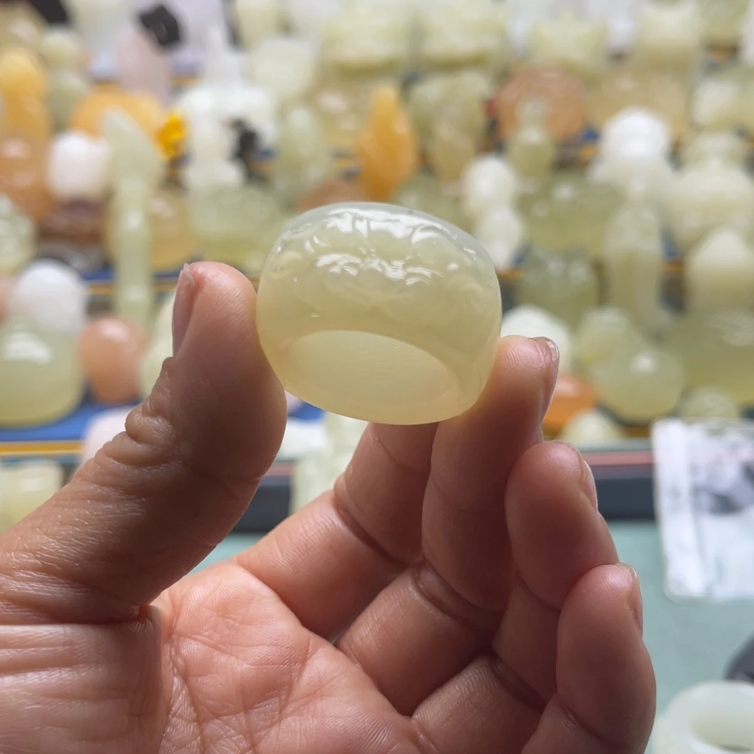 用***4玉天然桌面小摆件