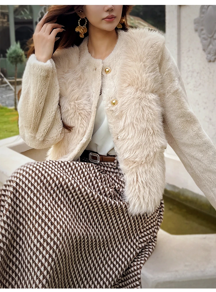 2025秋冬新款粉红大布娃娃绒感萌萌系列短外套DM2DOT004