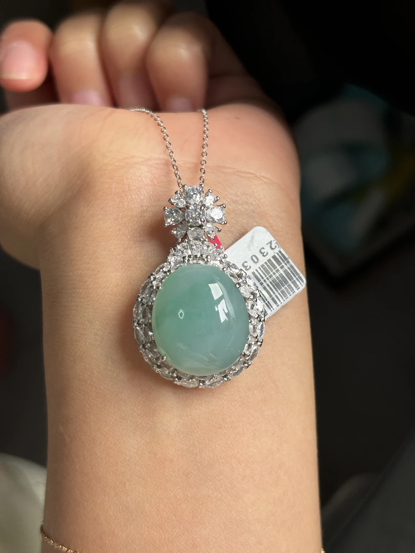 天然缅甸A货翡翠S925银吊坠带链镶嵌气质满钻