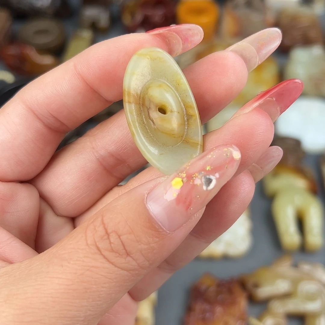 和田玉（糖玉）未镶嵌颈饰