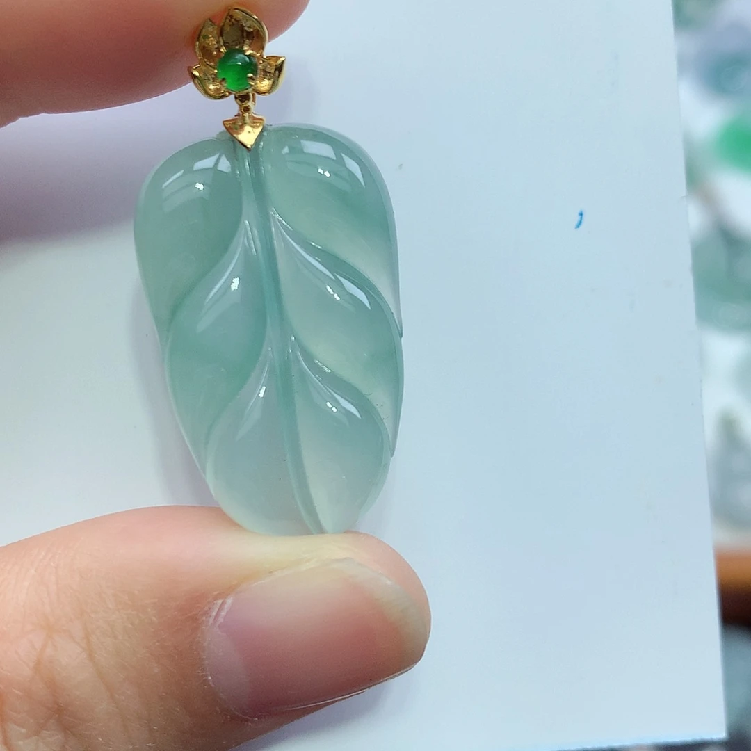 翡翠颈饰18K金镶嵌叶子