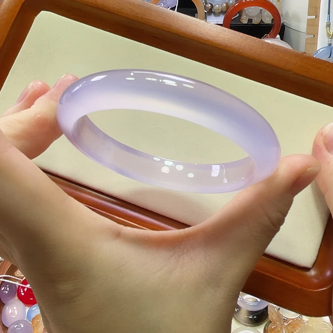 手镯玛瑙/玉髓未镶嵌不同角度不同光线下色不同 带晶石