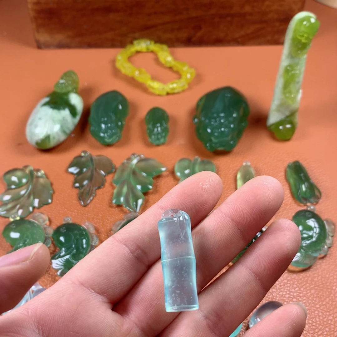 蛇纹石玉挂件未镶嵌霁