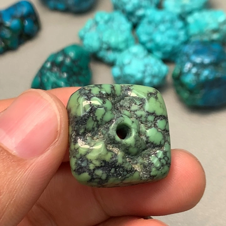 未镶嵌绿松石颈饰