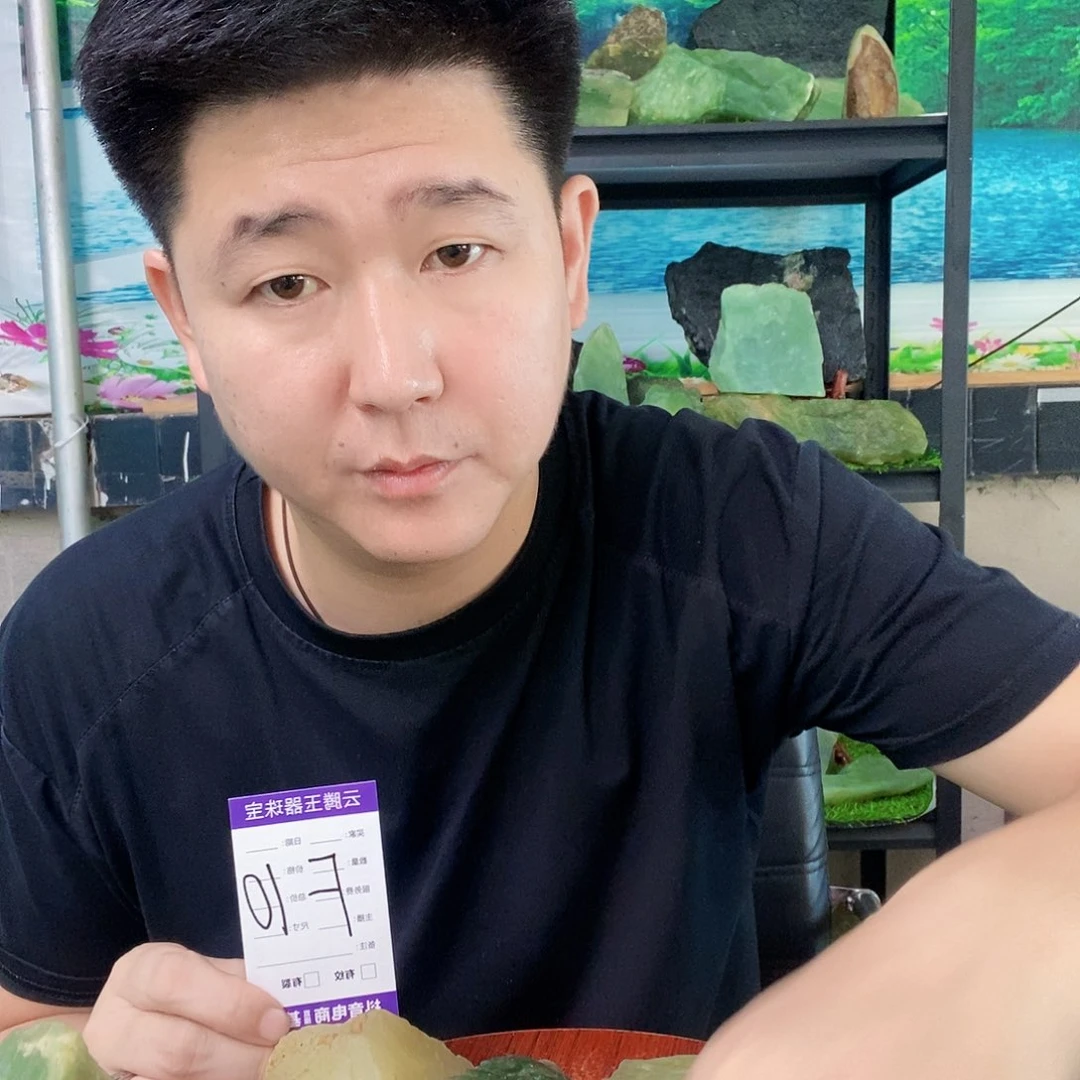蛇纹石玉未镶嵌纯天然岫玉原石